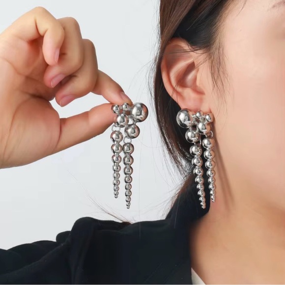 Silver Pearl Cascade Drop Earrings - Elegant Women's Jewelry - Picture 6 of 10